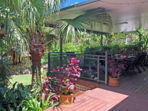 'Sandy Palms' 28 Moorooba Cr - Beautiful Home with Wifi, Air-con and Boat Parking